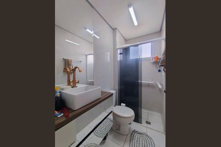 Apartamento para alugar com 60m², 2 quartos e 1 vaga Apartamento para alugar com 60m², 2 quartos e 1 vagaBanheiro social