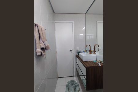 Banheiro social de apartamento para alugar com 2 quartos, 60m² em Vila Dusi, São Bernardo do Campo