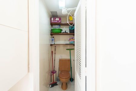 Banheiro de serviço de apartamento à venda com 2 quartos, 60m² em Maracanã, Rio de Janeiro