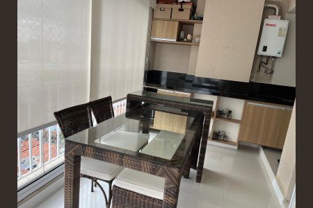 Apartamento à venda com 68m², 2 quartos e 1 vaga Apartamento à venda com 68m², 2 quartos e 1 vagaVaranda