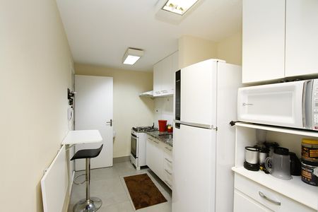 Cozinha de apartamento para alugar com 1 quarto, 94m² em Vila Amaral, Belo Horizonte