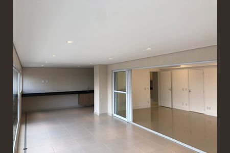 Apartamento para alugar com 213m², 3 quartos e 3 vagas Apartamento para alugar com 213m², 3 quartos e 3 vagasVaranda