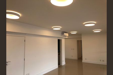 Apartamento para alugar com 213m², 3 quartos e 3 vagas Apartamento para alugar com 213m², 3 quartos e 3 vagasSalal