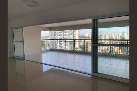 Apartamento para alugar com 213m², 3 quartos e 3 vagas Apartamento para alugar com 213m², 3 quartos e 3 vagasVaranda