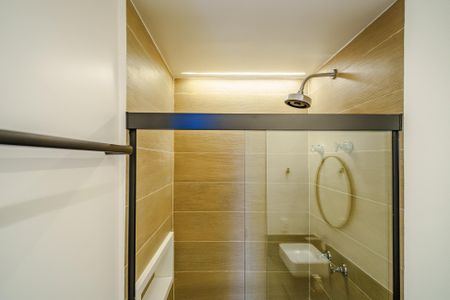 Banheiro de kitnet/studio para alugar com 1 quarto, 25m² em Butantã, São Paulo