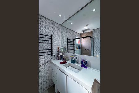 Apartamento à venda com 93m², 2 quartos e 2 vagas Apartamento à venda com 93m², 2 quartos e 2 vagasBanheiro da Suíte