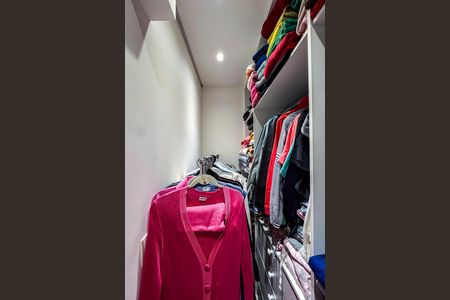Apartamento à venda com 93m², 2 quartos e 2 vagas Apartamento à venda com 93m², 2 quartos e 2 vagasCloset da suíte
