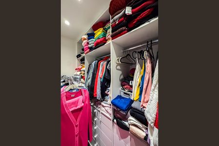 Apartamento à venda com 93m², 2 quartos e 2 vagas Apartamento à venda com 93m², 2 quartos e 2 vagasCloset da suíte