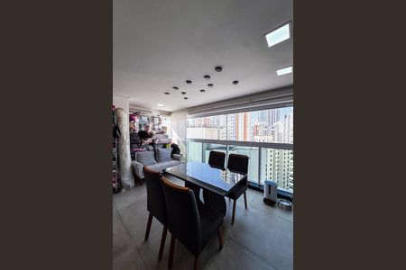 Apartamento à venda com 93m², 2 quartos e 2 vagas Apartamento à venda com 93m², 2 quartos e 2 vagasVaranda