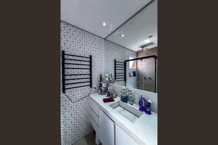 Apartamento à venda com 93m², 2 quartos e 2 vagas Apartamento à venda com 93m², 2 quartos e 2 vagasBanheiro da Suíte