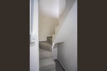 Casa para alugar com 100m², 3 quartos e sem vaga Casa para alugar com 100m², 3 quartos e sem vagaEscada para o terraço