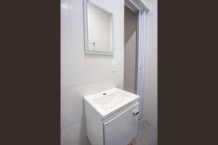 Banheiro social de casa para alugar com 2 quartos, 100m² em Parque Reid, Diadema