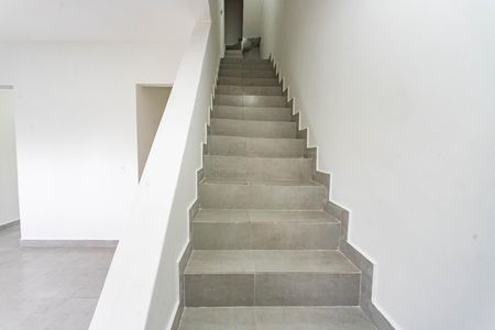 Casa para alugar com 100m², 3 quartos e sem vaga Casa para alugar com 100m², 3 quartos e sem vagaEscada