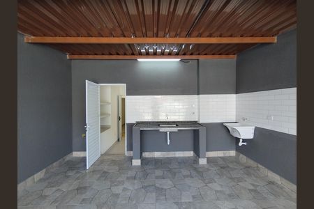 Casa para alugar com 170m², 2 quartos e 1 vaga Casa para alugar com 170m², 2 quartos e 1 vagaVaranda