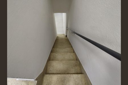 Escada  de casa para alugar com 2 quartos, 170m² em Vila Brasilio Machado, São Paulo