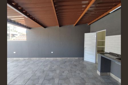 Casa para alugar com 170m², 2 quartos e 1 vaga Casa para alugar com 170m², 2 quartos e 1 vagaVaranda