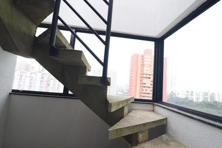 Apartamento à venda com 93m², 2 quartos e 1 vagaEscada Cobertura