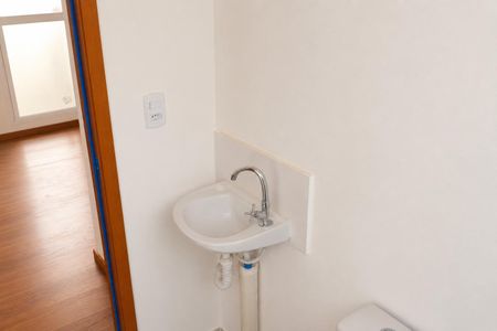 Banheiro de apartamento para alugar com 2 quartos, 42m² em Vila Mutirao, Goiânia