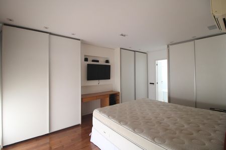 Apartamento à venda com 304m², 3 quartos e 4 vagasSuíte 1