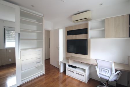 Suíte 2 de apartamento para alugar com 3 quartos, 304m² em Vila Sofia, São Paulo