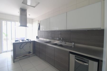 Cozinha de apartamento para alugar com 3 quartos, 304m² em Vila Sofia, São Paulo