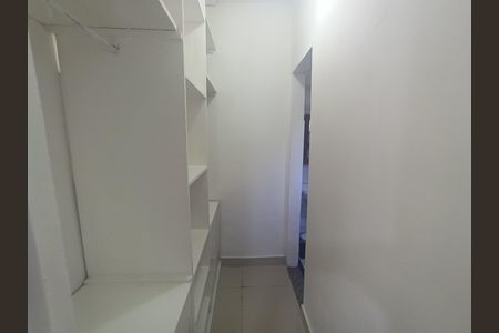 Armário de kitnet/studio para alugar com 1 quarto, 42m² em Barra da Tijuca, Rio de Janeiro