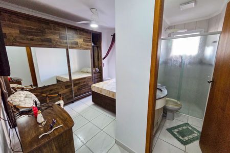 Banheiro da Suíte 1 de apartamento para alugar com 3 quartos, 117m² em Vila Tupi, Praia Grande