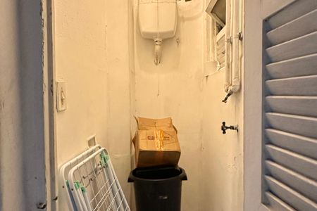 Apartamento à venda com 73m², 2 quartos e sem vaga Apartamento à venda com 73m², 2 quartos e sem vagaBanheiro de serviço