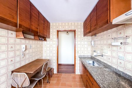 Cozinha de apartamento para alugar com 2 quartos, 57m² em Vila Bertioga, São Paulo