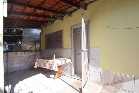 Área externa de casa para alugar com 2 quartos, 50m² em Harmonia, Canoas