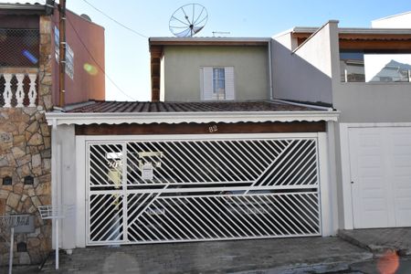 Casa para alugar com 136m², 3 quartos e 2 vagas