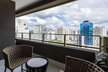 Varanda de kitnet/studio para alugar com 1 quarto, 32m² em Indianópolis, São Paulo