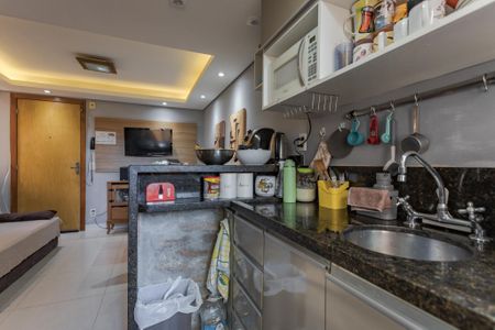 Apartamento à venda com 42m², 2 quartos e 1 vaga Apartamento à venda com 42m², 2 quartos e 1 vagaCozinha e Área de Serviço