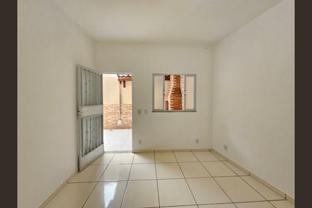 Casa para alugar com 60m², 2 quartos e sem vaga Casa para alugar com 60m², 2 quartos e sem vagaSala