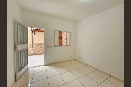 Casa para alugar com 60m², 2 quartos e sem vaga Casa para alugar com 60m², 2 quartos e sem vagaSala
