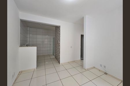 Casa para alugar com 60m², 2 quartos e sem vaga Casa para alugar com 60m², 2 quartos e sem vagaSala