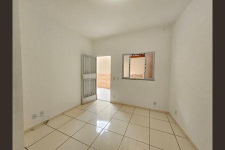 Casa para alugar com 60m², 2 quartos e sem vaga Casa para alugar com 60m², 2 quartos e sem vagaSala