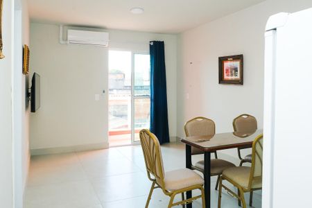 Sala de apartamento para alugar com 1 quarto, 37m² em Posse, Nova Iguaçu
