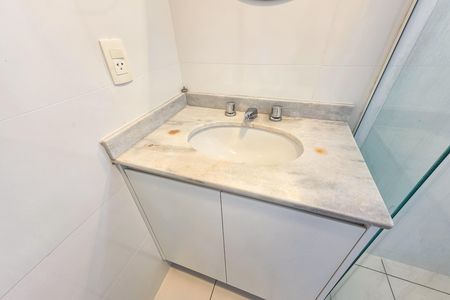 Apartamento à venda com 69m², 2 quartos e 2 vagas Apartamento à venda com 69m², 2 quartos e 2 vagasBanheiro da suíte