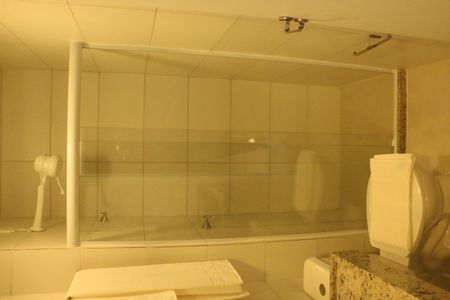Banheiro de kitnet/studio para alugar com 1 quarto, 22m² em Posse, Nova Iguaçu