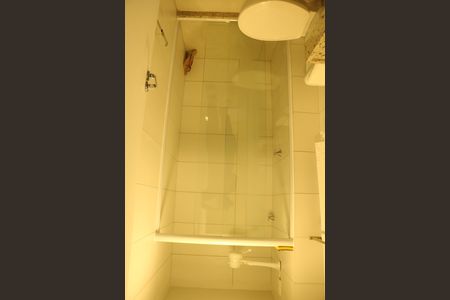 Banheiro de kitnet/studio para alugar com 1 quarto, 22m² em Posse, Nova Iguaçu