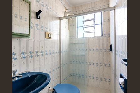 Banheiro social de casa à venda com 3 quartos, 200m² em Jardim do Salso, Porto Alegre