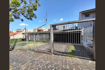 Fachada de casa à venda com 3 quartos, 200m² em Jardim do Salso, Porto Alegre