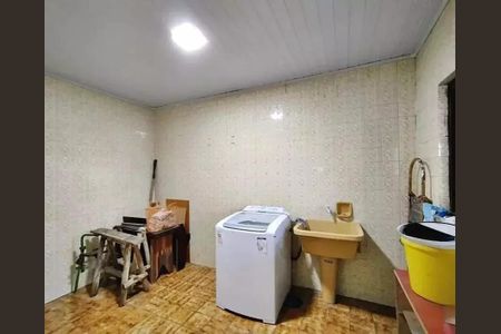 Área de serviço de casa à venda com 3 quartos, 200m² em Jardim do Salso, Porto Alegre