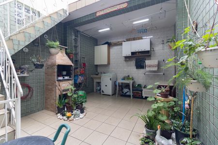 Quintal de casa à venda com 2 quartos, 106m² em Vila Moinho Velho, São Paulo