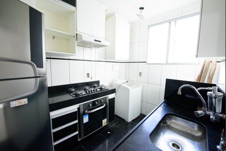Cozinha e Área de Serviço de apartamento para alugar com 2 quartos, 45m² em Camargos, Belo Horizonte