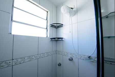 Banheiro de apartamento para alugar com 2 quartos, 45m² em Camargos, Belo Horizonte