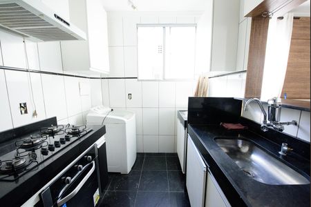 Cozinha e Área de Serviço de apartamento para alugar com 2 quartos, 45m² em Camargos, Belo Horizonte
