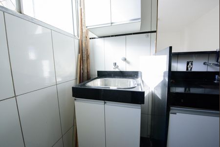 Cozinha e Área de Serviço de apartamento para alugar com 2 quartos, 45m² em Camargos, Belo Horizonte