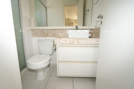 Banheiro Social de apartamento para alugar com 2 quartos, 69m² em Passo D’areia, Porto Alegre